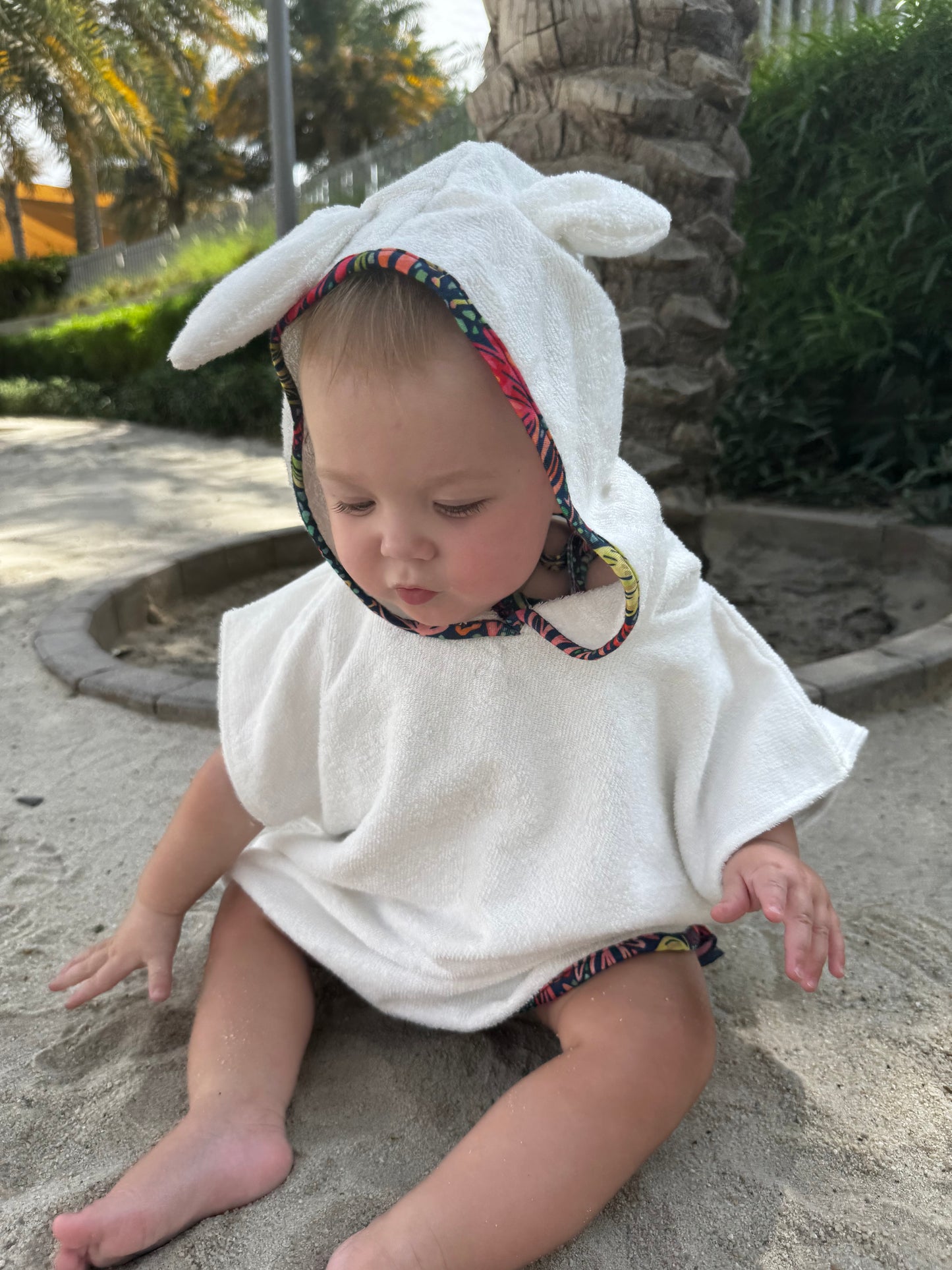 FLOWER POWER Beach Towel